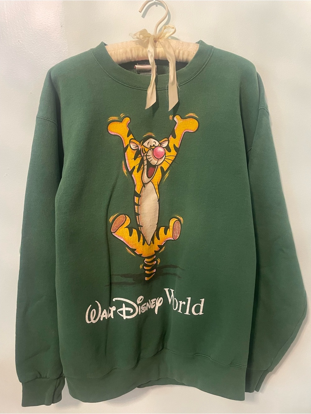 Disney Green Tigger Walt Disney World Crewneck Sweatshirt 90s